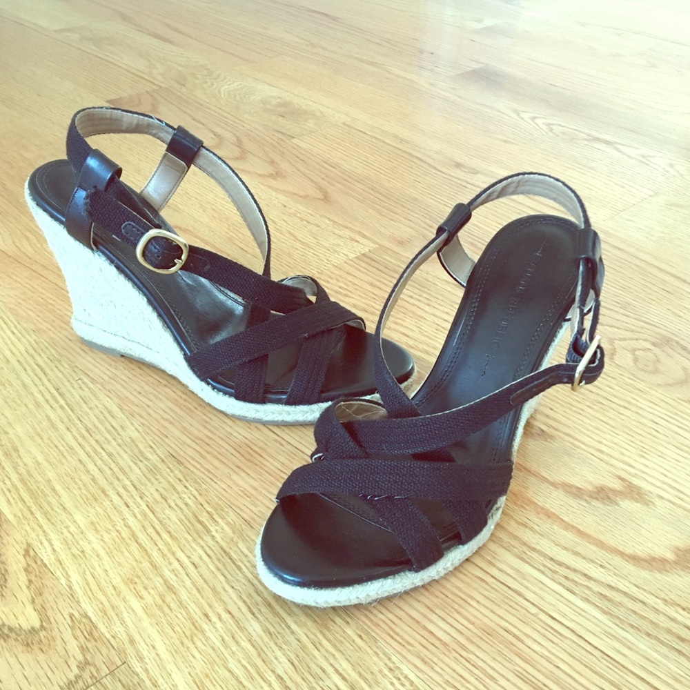 Banana Republic Shea Wedge Sandal - size 7